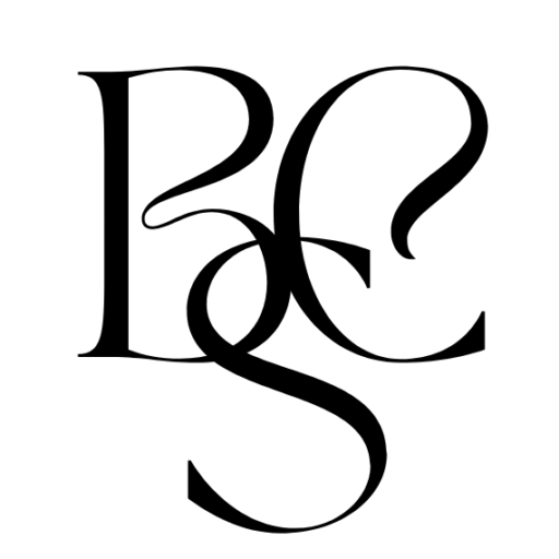 Logo se composant des lettres B S et C noires aux lignes arrondies et positionnées en triangle, le S étant placé en dessous des lettres B et C. On peut y deviner mes initiales que sont le P et C comme Pauline Cabanès.